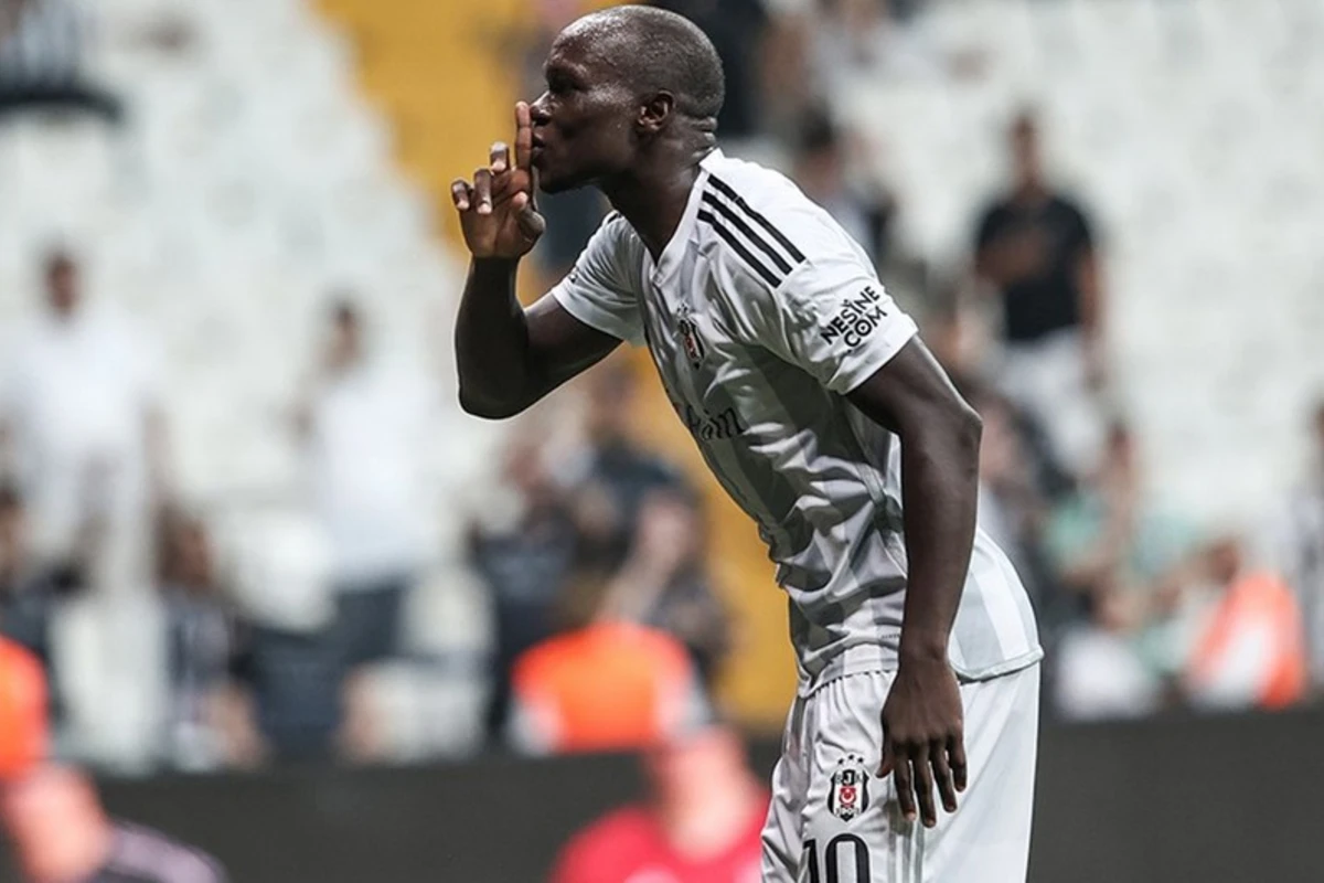 Beşiktaş Neftçi ilə oyundan öncə əsas hücumçusunu sata bilər Beşiktaş Neftçi ilə oyundan öncə əsas hücumçusunu sata bilər