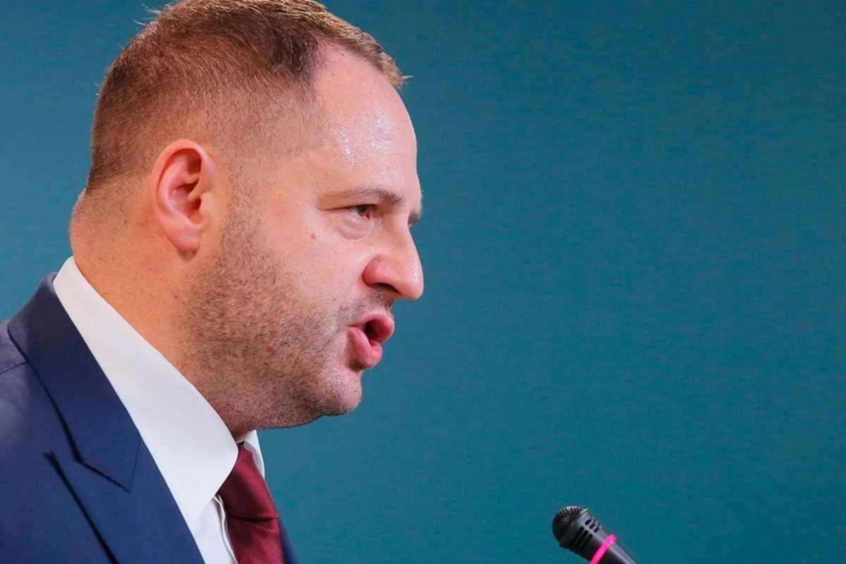 Ukrayna Böyük Britaniya ilə təhlükəsizlik zəmanətləri üzrə danışıqlara başlayıb Ukrayna Böyük Britaniya ilə təhlükəsizlik zəmanətləri üzrə danışıqlara başlayıb