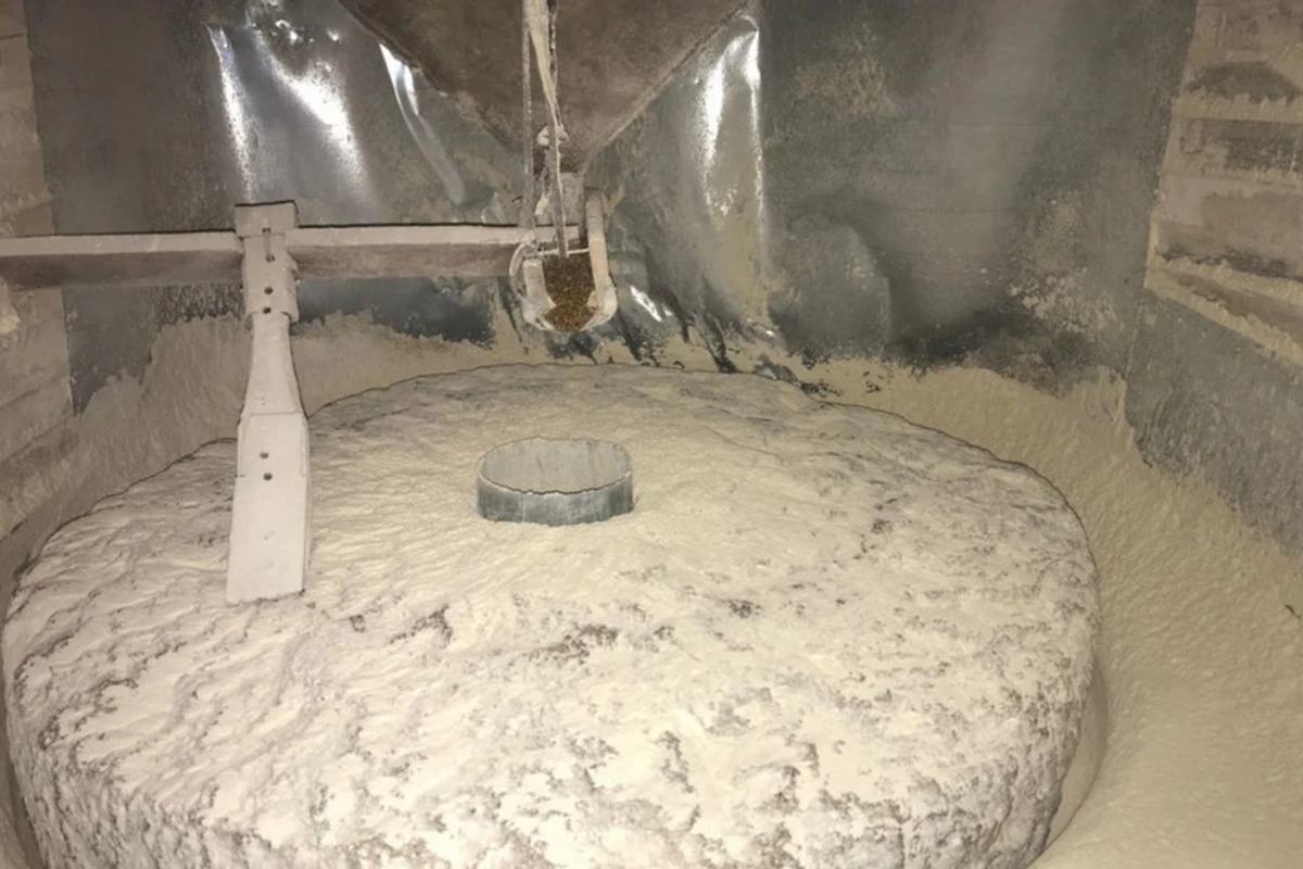 На мукомольном предприятии в Хызы два человека насмерть отравились газом