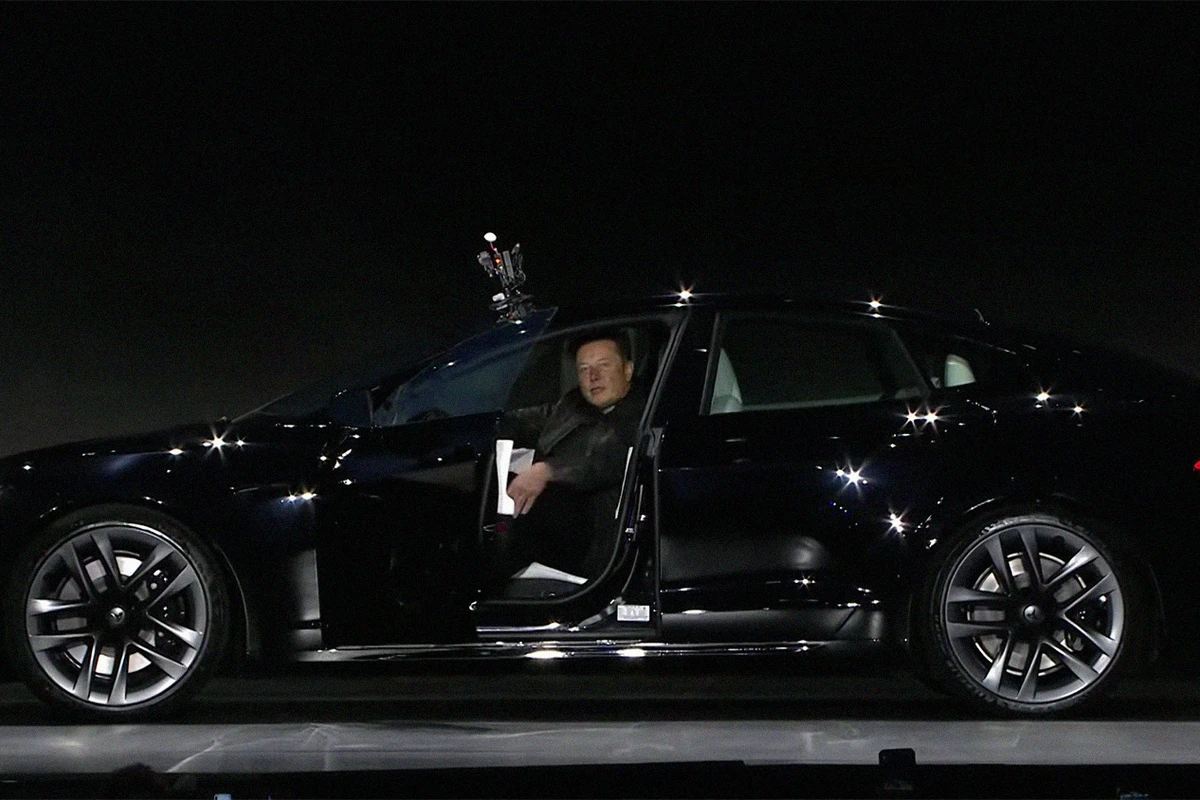 Маск запланировал поездку на Tesla к дому Цукерберга