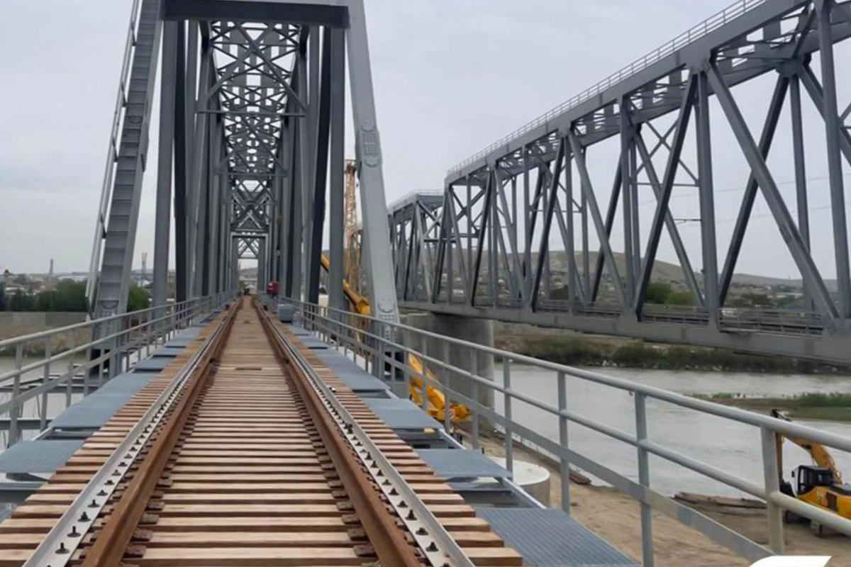Вводится в эксплуатацию новый железнодорожный мост через Куру