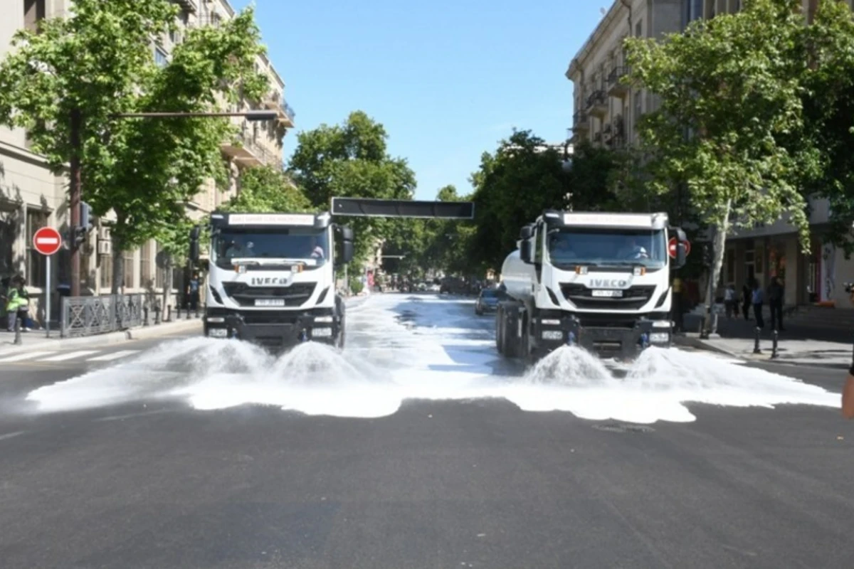 Bakının 551 küçəsi yuyulub - FOTO
