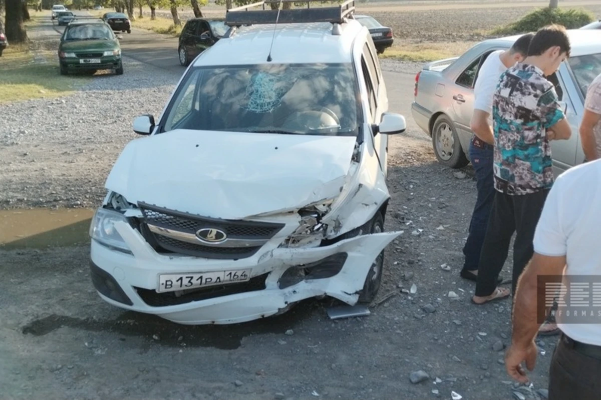 Oğuzda iki avtomobil toqquşub, 4 nəfər xəsarət alıb - FOTO - YENİLƏNİB
