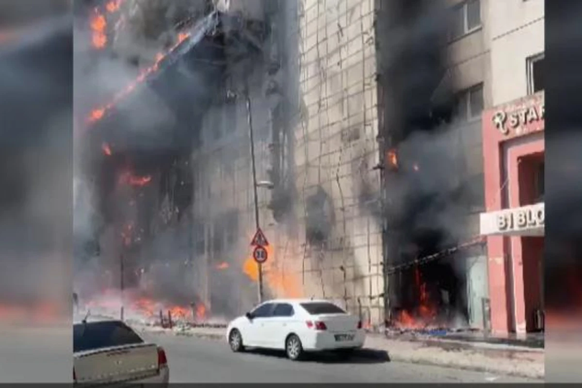 İstanbulda mədəniyyət mərkəzində güclü yanğın - FOTO/VİDEO
