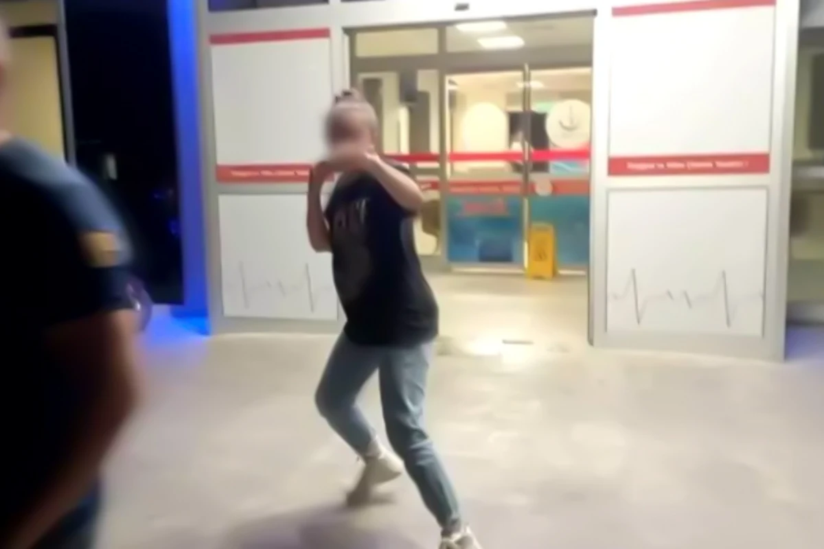 14 yaşlı qız babasını bıçaqladı - “Niyə etdin” sualına verdiyi cavab isə şoka saldı - VİDEO