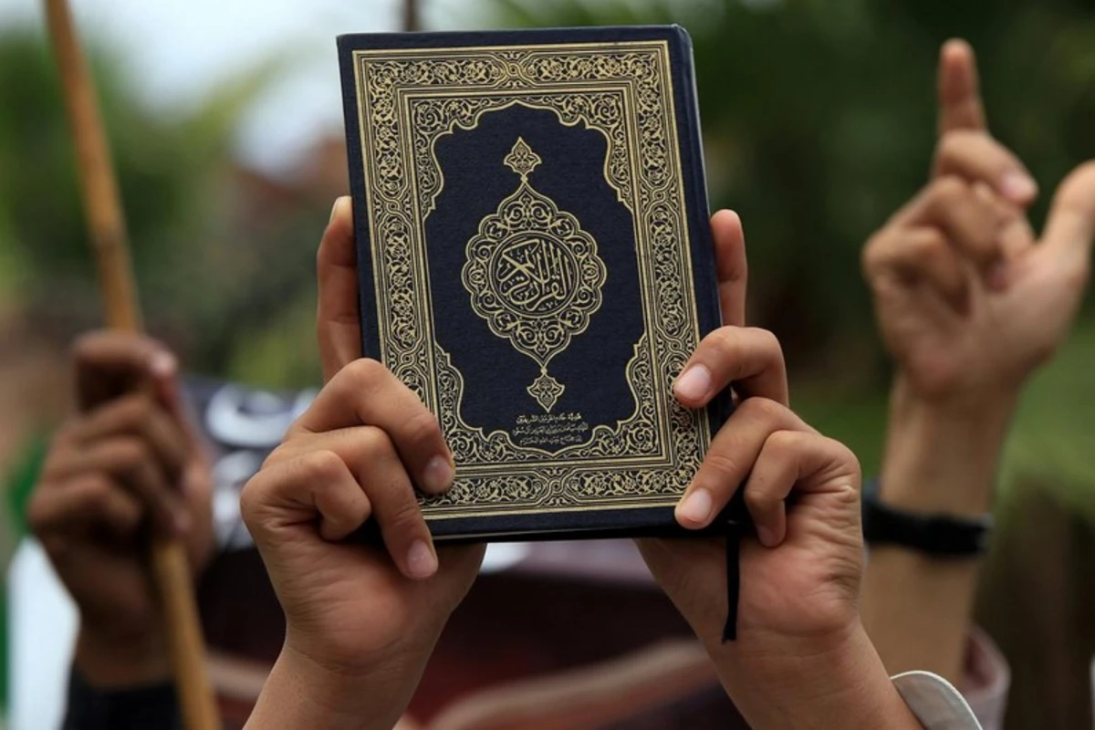 İsveçdə Quranı yandırmaq üçün polisə 12 yeni müraciət daxil olub