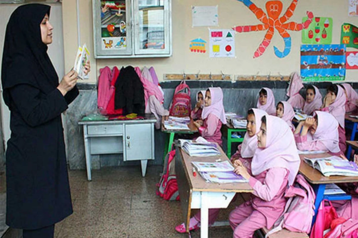 Keçmiş təhsil nazirindən etiraf: İranda 9 milyona yaxın savadsız insan var - FOTO