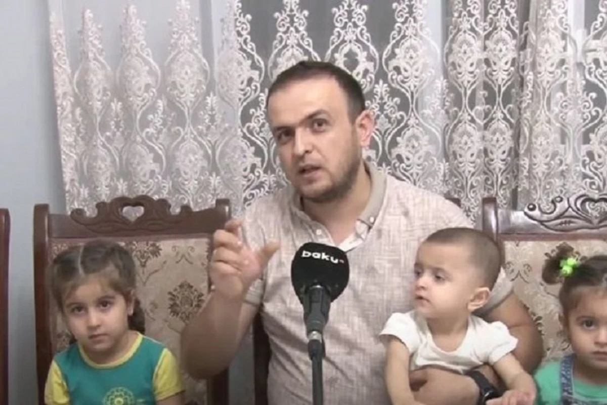 Sumqayıtda dörduşaqlı ailənin hər bir övladı fərqli bağçalara qeydiyyat edilib - VİDEO Sumqayıtda dörduşaqlı ailənin hər bir övladı fərqli bağçalara qeydiyyat edilib - VİDEO