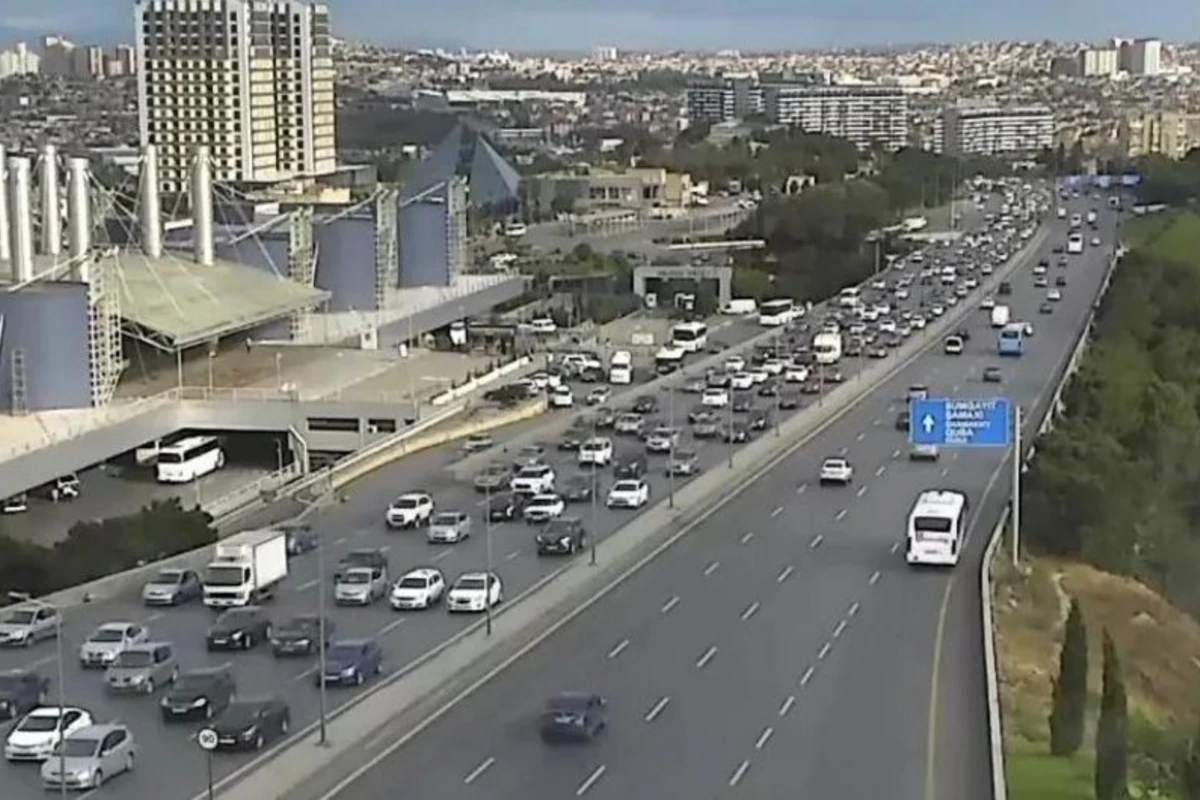 Bakıda sıxlıq olan yollar - SİYAHI