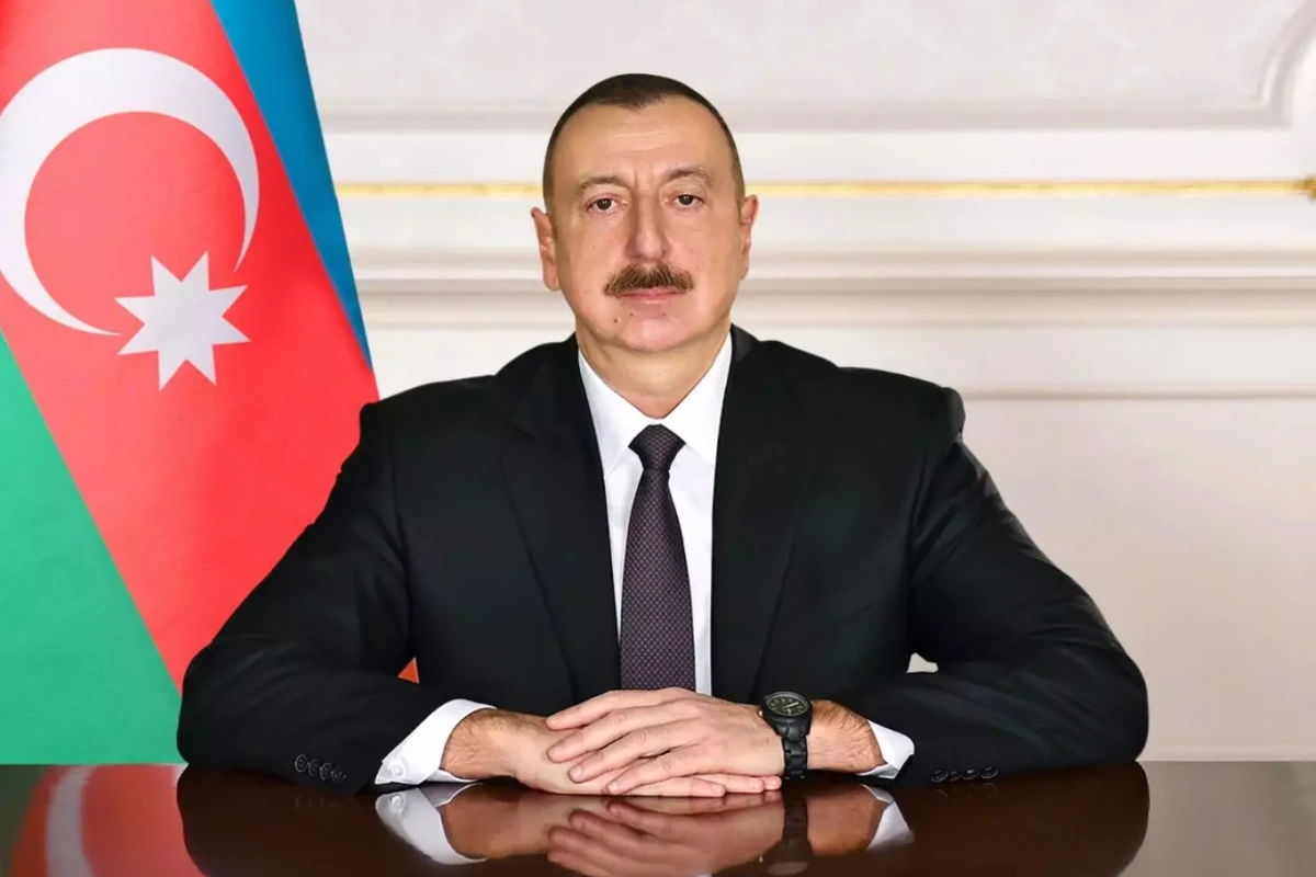 Эммануэль Макрон позвонил Президенту Ильхаму Алиеву