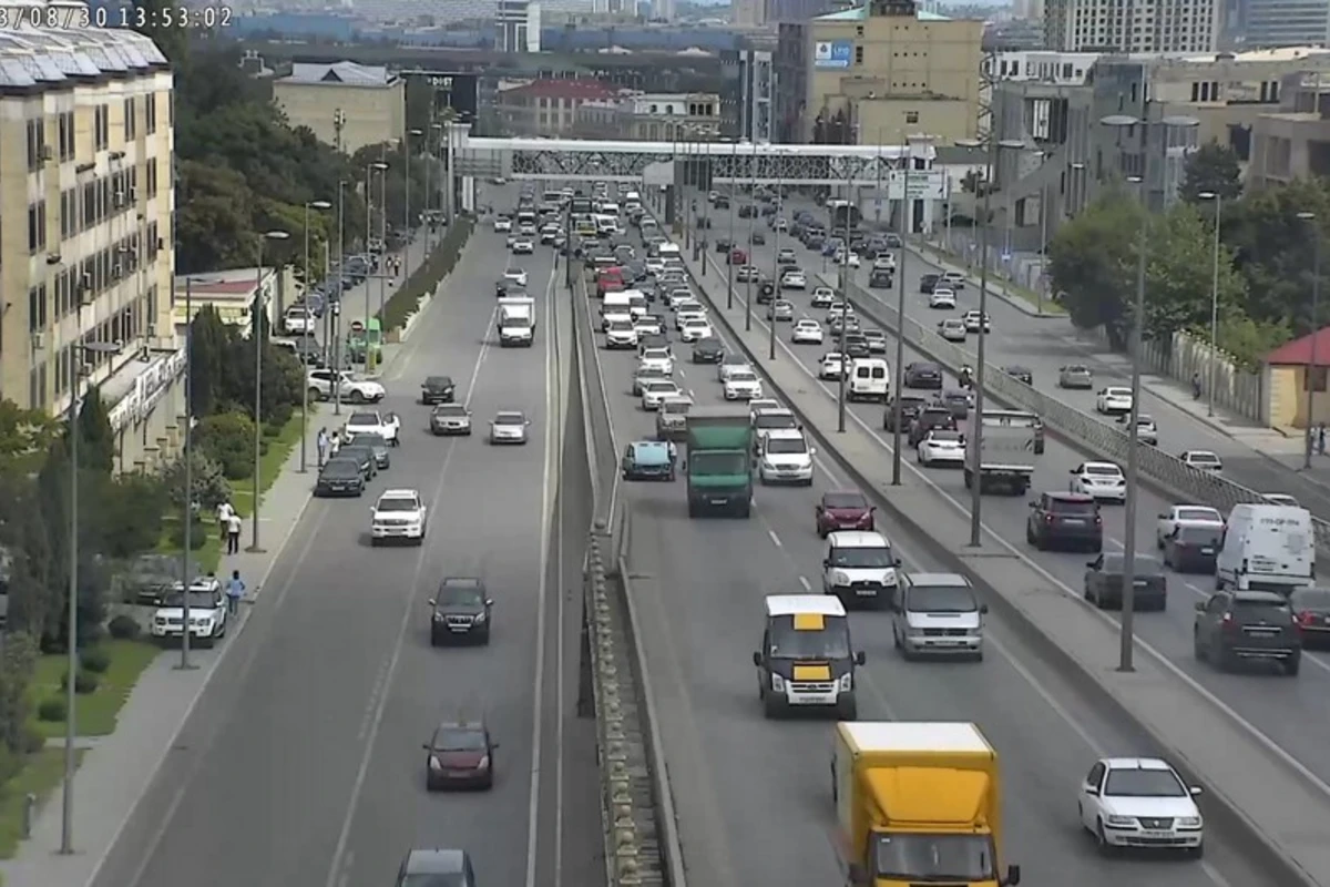 Bakıda qəza olub, yollarda sıxlıq yaranıb - FOTO