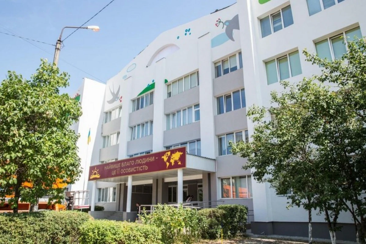 SOCAR İrpendəki humanitar liseydə bərpa işlərini başa çatdırıb
