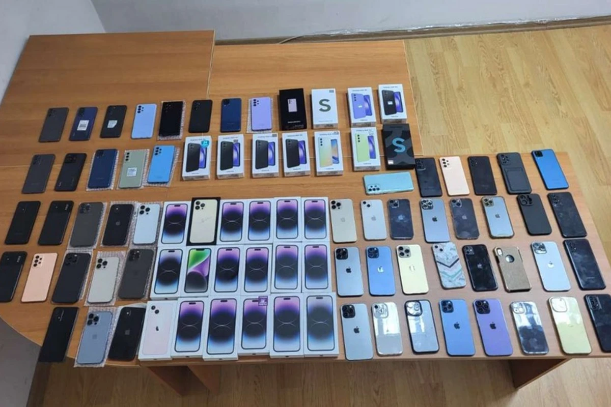 Azərbaycandan Gürcüstana gedən yük maşınından 85 ədəd mobil telefon aşkar edilib - FOTO