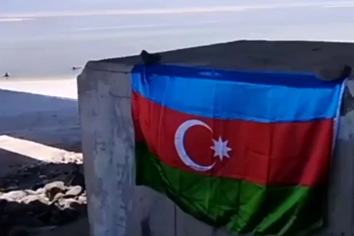 Urmiya gölü ilə bağlı etiraz aksiyasında Azərbaycan bayrağı dalğalanıb - VİDEO