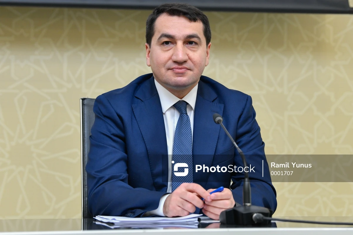 Хикмет Гаджиев: Армяне, проживающие в Карабахе, должны подать заявление на получение азербайджанского гражданства