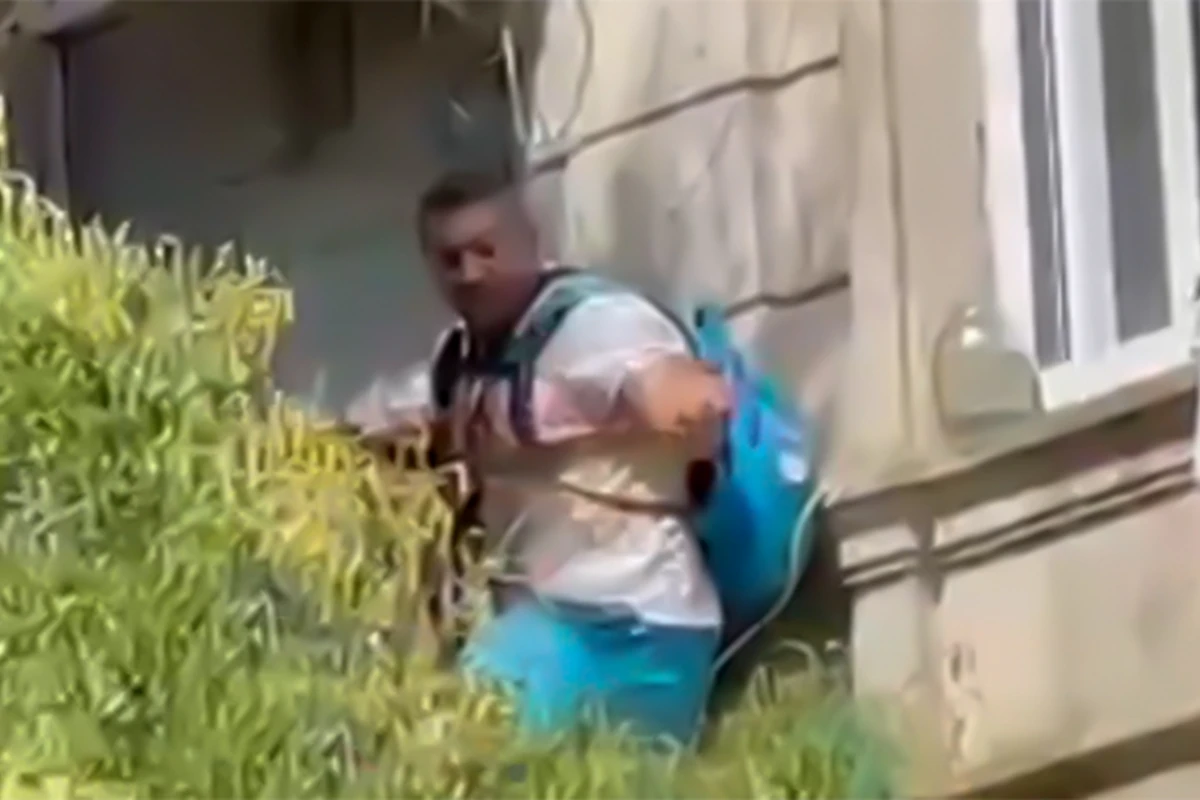 На центральной улице Баку предотвращена попытка самоубийства - ВИДЕО
