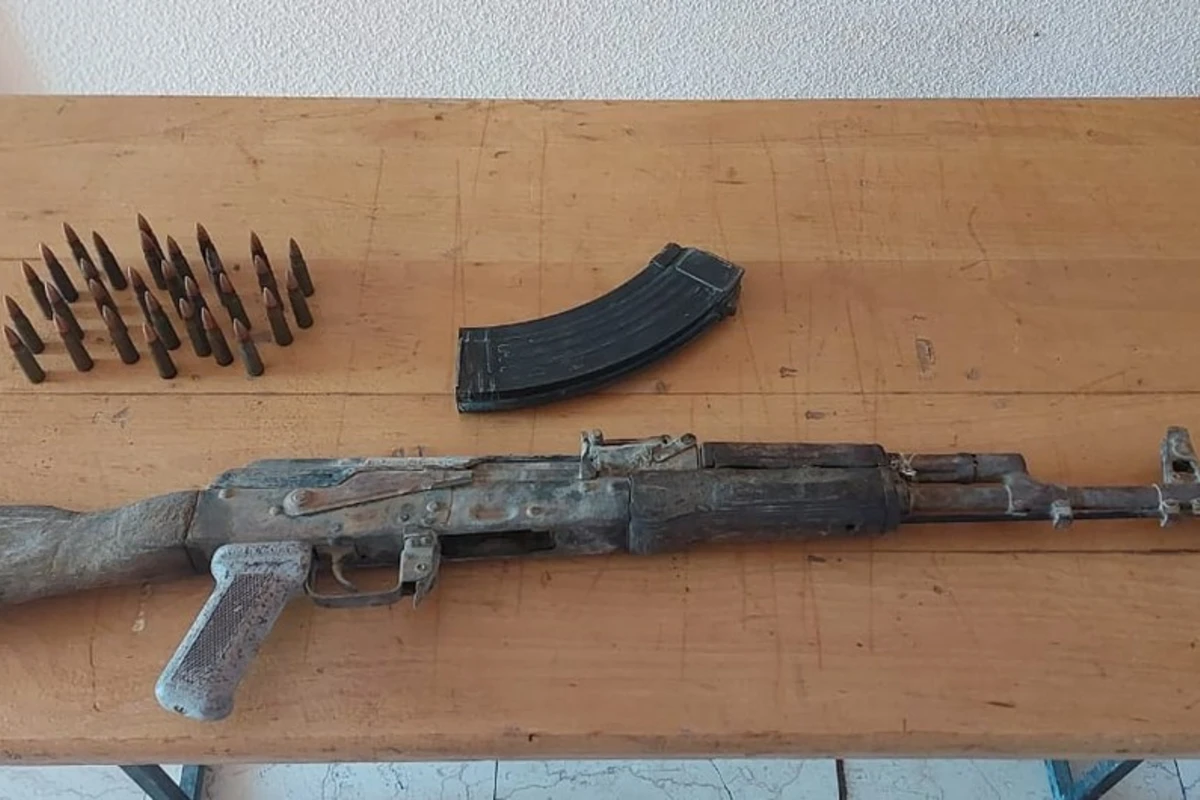 Keçmiş məhkumdan Kalaşnikov avtomatı aşkarlandı - FOTO