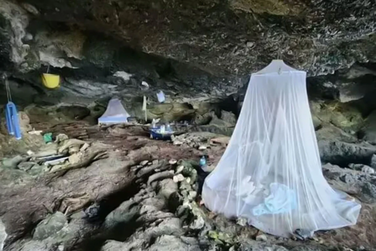 12 il yaşadığı mağaradan qovuldu - FOTO