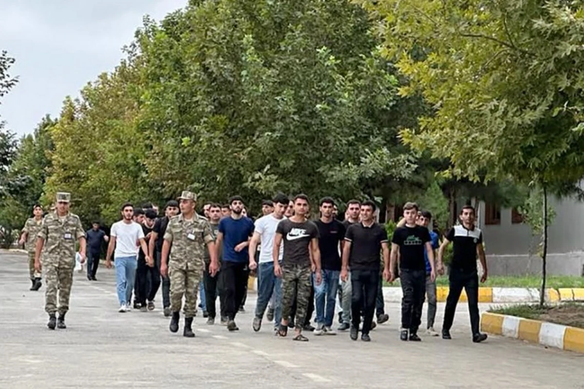 Müdafiə Nazirliyi ehtiyatdan çağırılan hərbi vəzifəlilərlə bağlı məlumat yaydı - FOTO