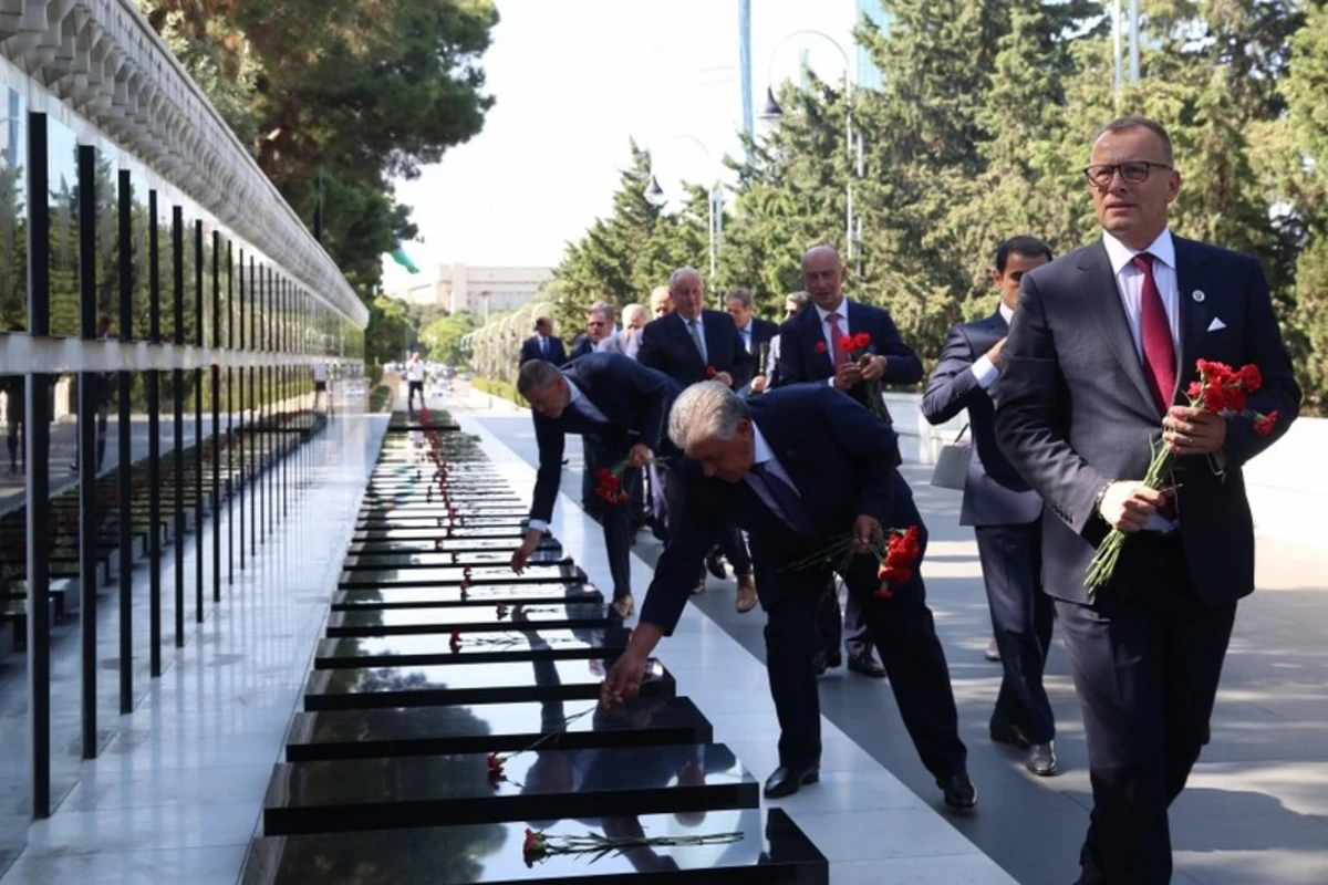 Председатель Национального совета Словакии посетил Аллею шехидов - ФОТО