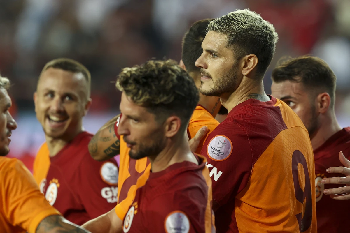 Qalatasarayın Çempionlar Liqası üçün heyəti - FOTO