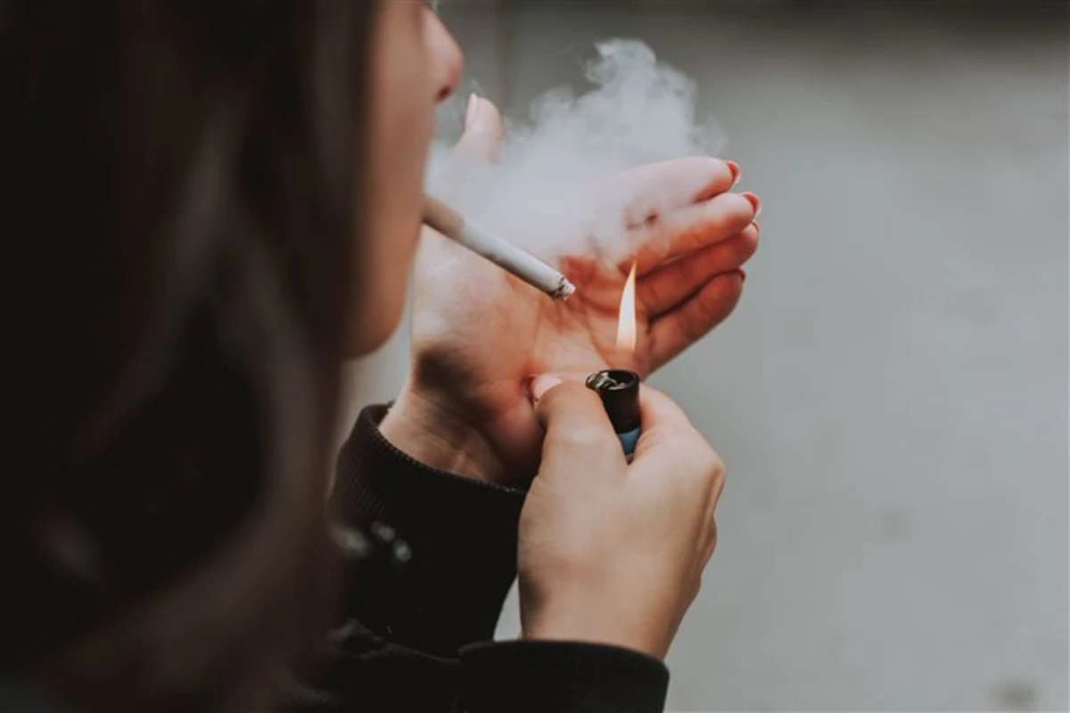 Məşhur müğənni siqaretə görə xəstəxanaya yerləşdirildi - FOTO