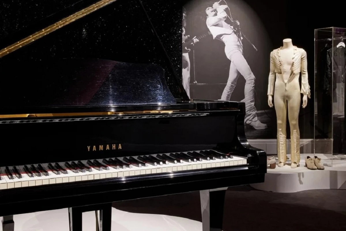 Freddi Merkurinin royalı rekord məbləğə satıldı - FOTO