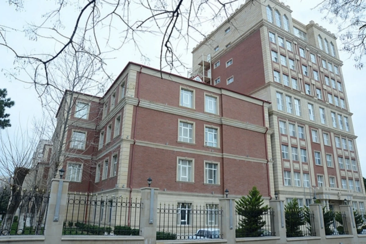 Bakıda əsgər odlu silahdan atəş açmaqla özünə xəsarət yetirib