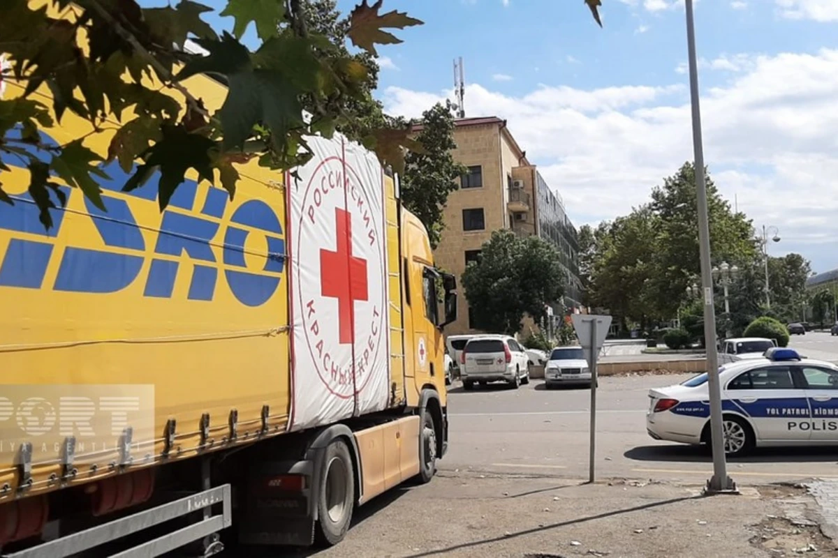 Rusiyanın Qarabadakı erməniəsillilərə göndərdiyi yardım maşını hələ də Bərdədə gözləyir - FOTO