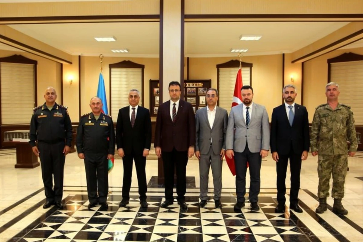 Prezidentin səlahiyyətli nümayəndəsi təmas xəttindəki vəziyyətlə maraqlanıb