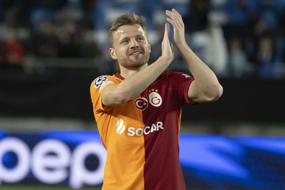 Futbolçusu Qalatasarayla vidalaşdı