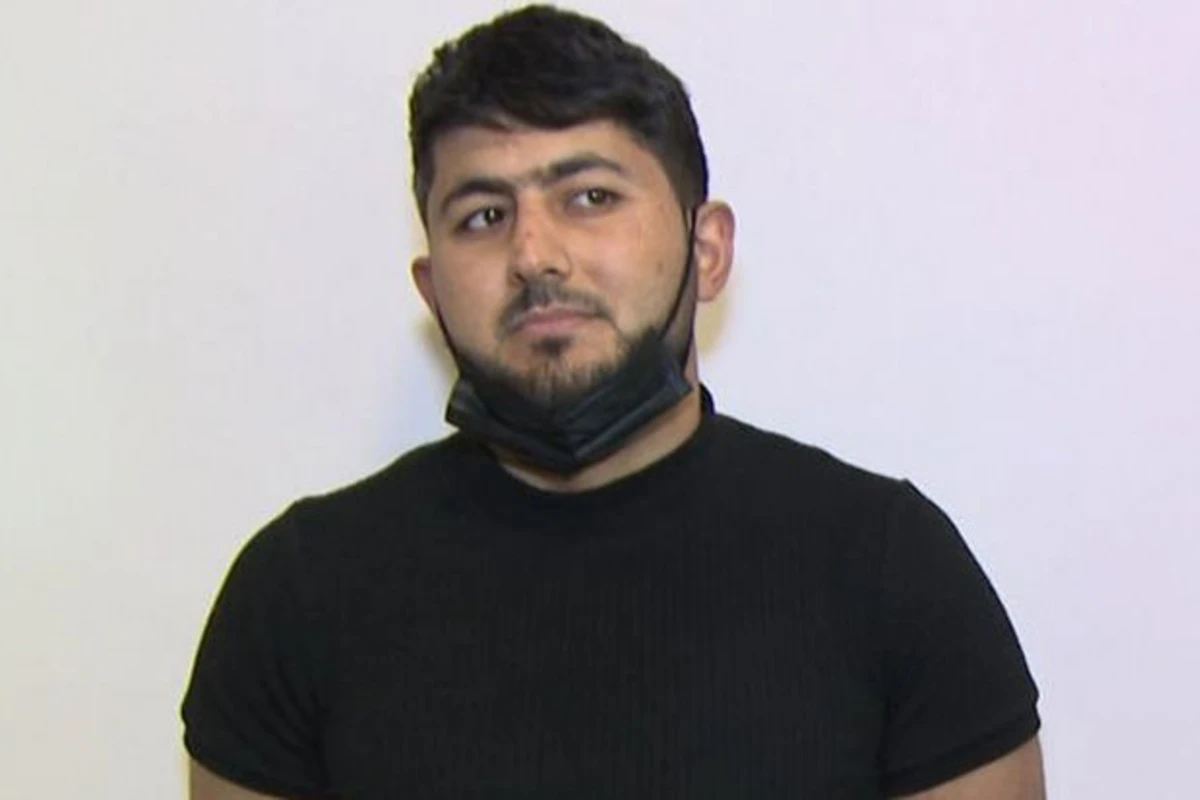 Polisin üzərinə benzin tökən avtoxuliqan həbs edilib - VİDEO Polisin üzərinə benzin tökən avtoxuliqan həbs edilib - VİDEO