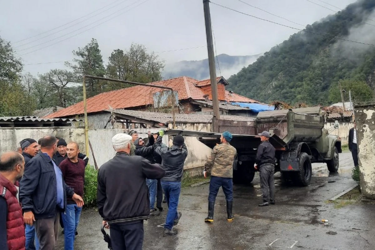 Balakəndə dolu nəticəsində ziyan dəyən evlər bərpa olunur - FOTO