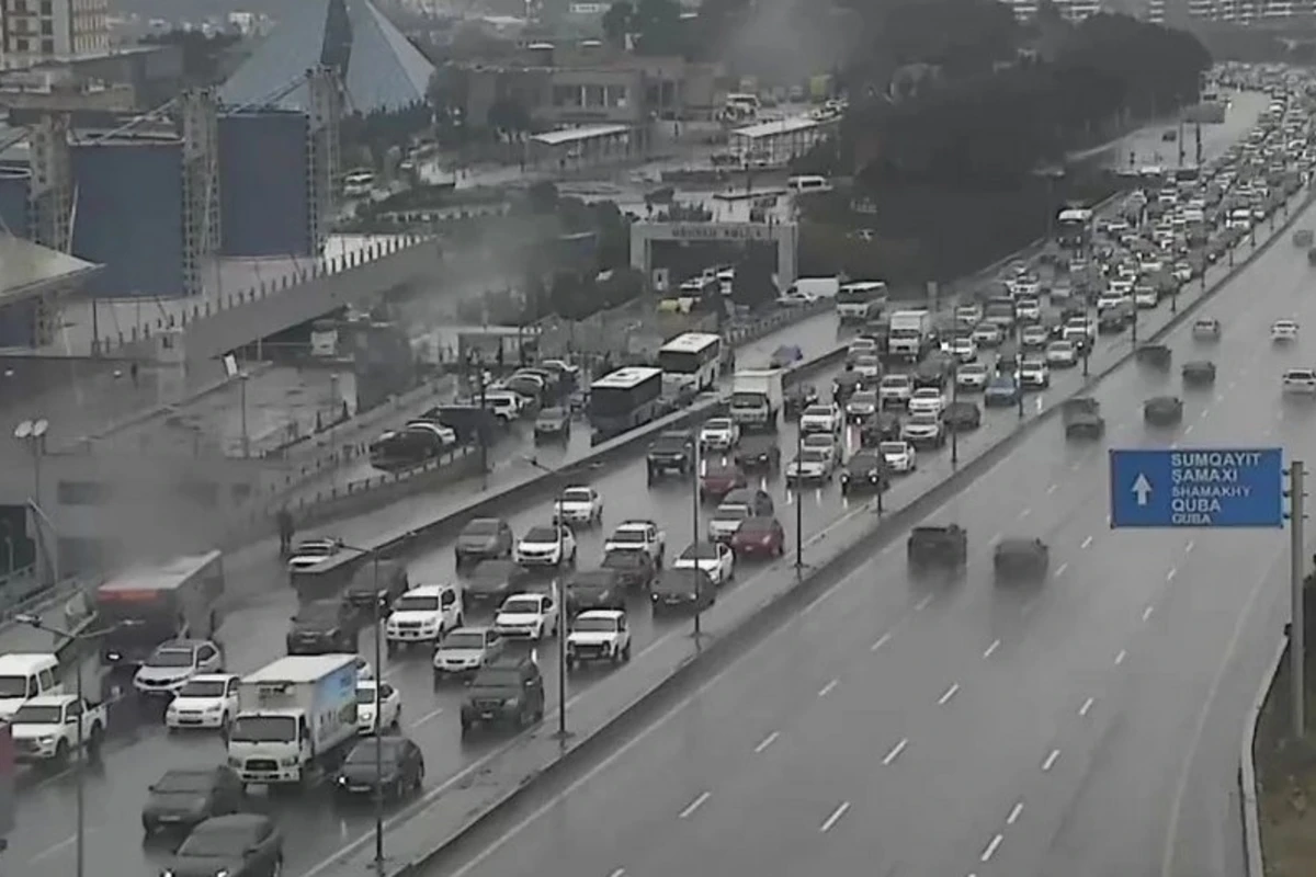 Bakıda bu yollarda tıxac yaranıb - SİYAHI