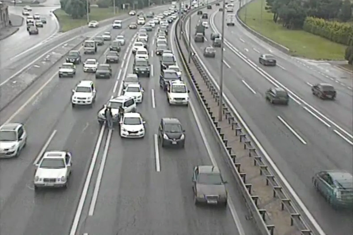 Aeroport şosesində qəza olub, sıxlıq yaranıb