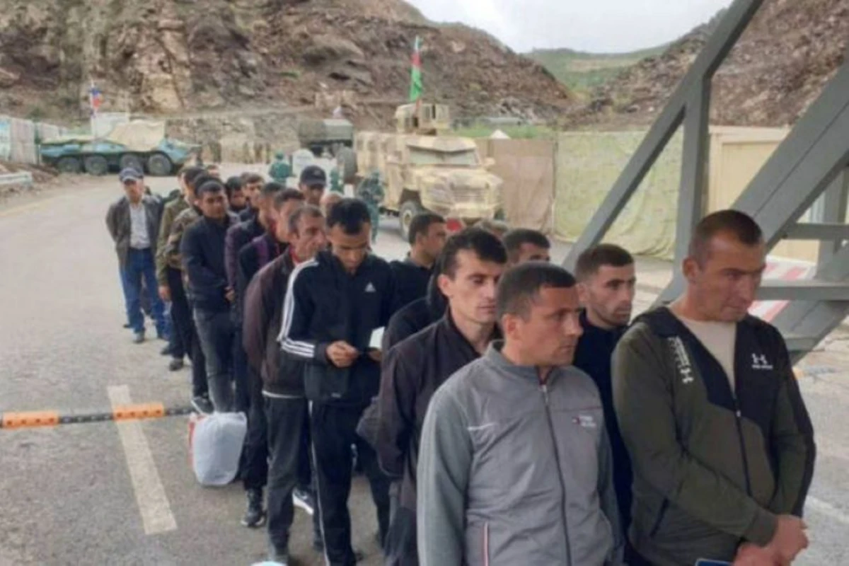 Ermənilər Qarabağı tərk etməkdə davam edirlər - FOTO