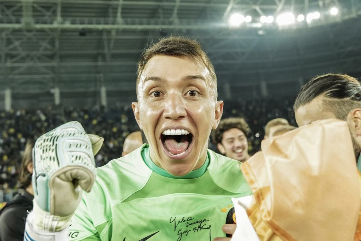 “Qalatasaray” Muslera ilə müqaviləni artırır