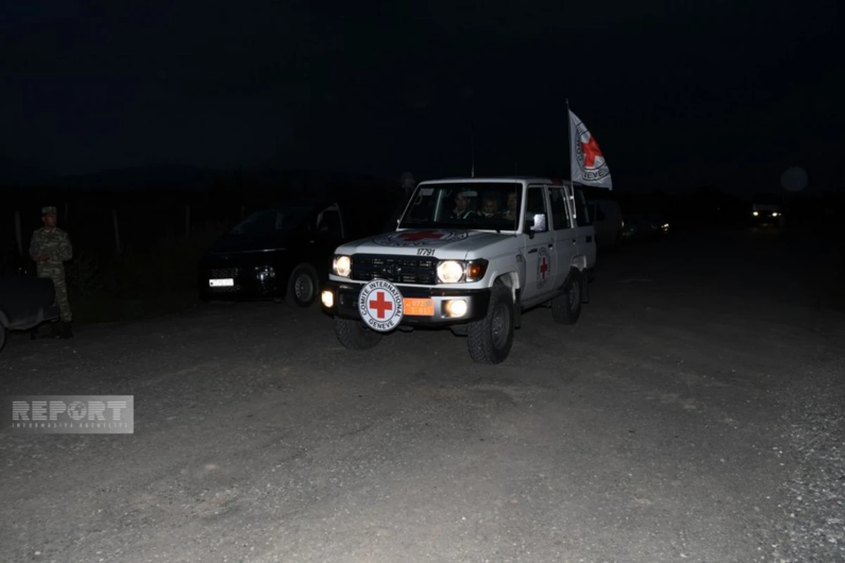 Автомобили МККК с продовольственным грузом движутся в сторону Ханкенди - ОБНОВЛЕНО + ВИДЕО