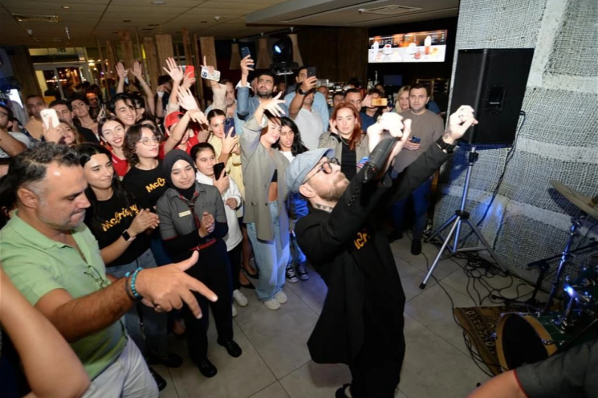 “McDonald's”-da əyləncə: “McCrispy” burgerinin təqdimatı necə keçdi - FOTO - VİDEO