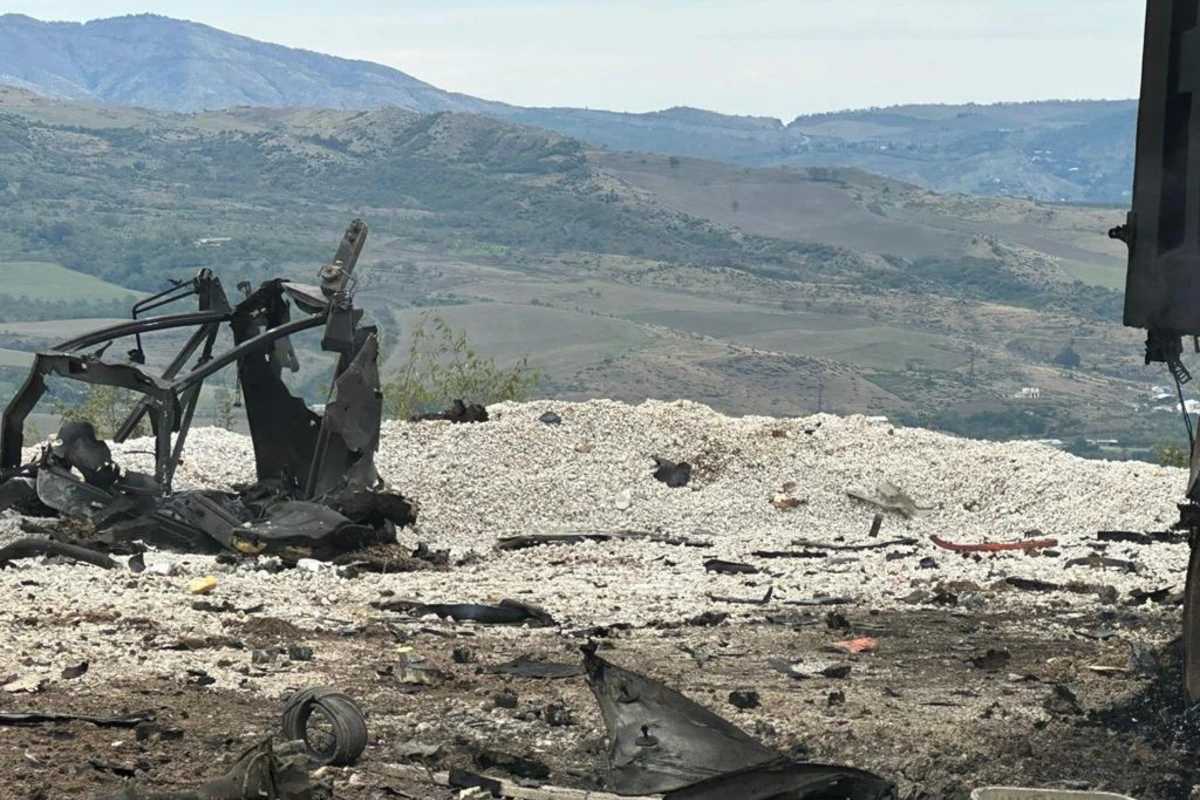 Mina partlayışı baş verən yerdən  DƏHŞƏTLİ GÖRÜNTÜLƏR - FOTO
