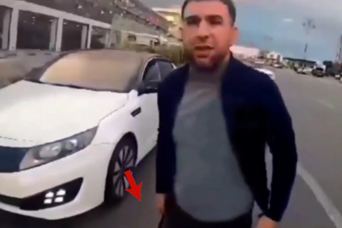 Bakıda moped sürücüsünü hədələyən şəxs saxlanıldı - VİDEO