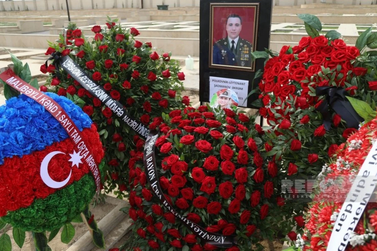 На II Аллее шехидов состоялись похороны полковник-лейтенанта, погибшего в результате минного террора - ФОТО