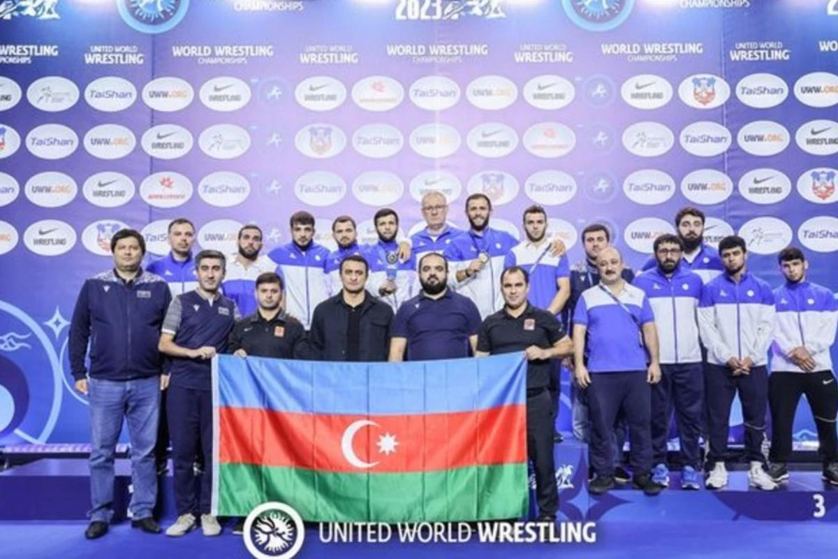 Dünya çempionatında tarixi uğur qazanmış Azərbaycan güləşçiləri Vətənə qayıdıb