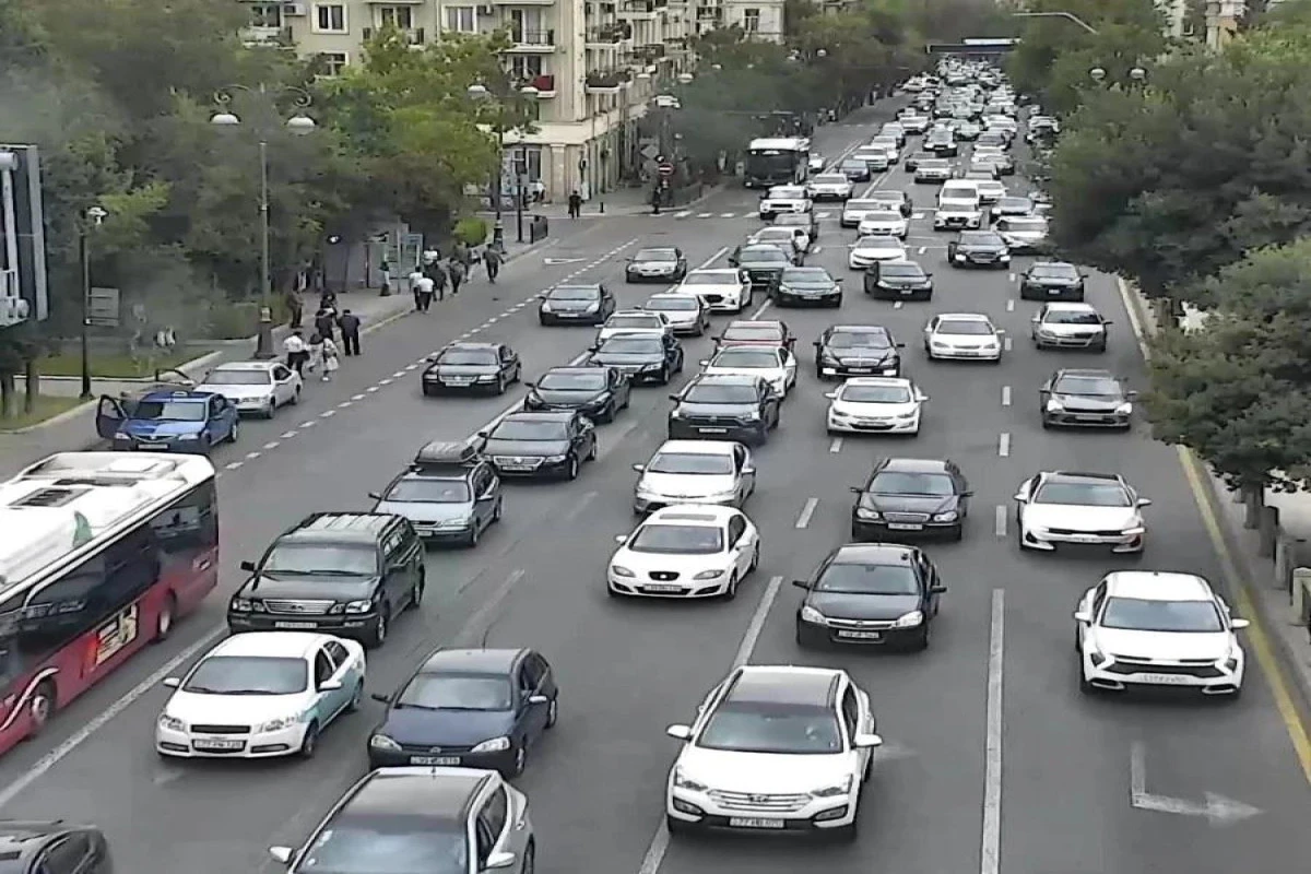 На ряде дорог Баку наблюдаются пробки - СПИСОК