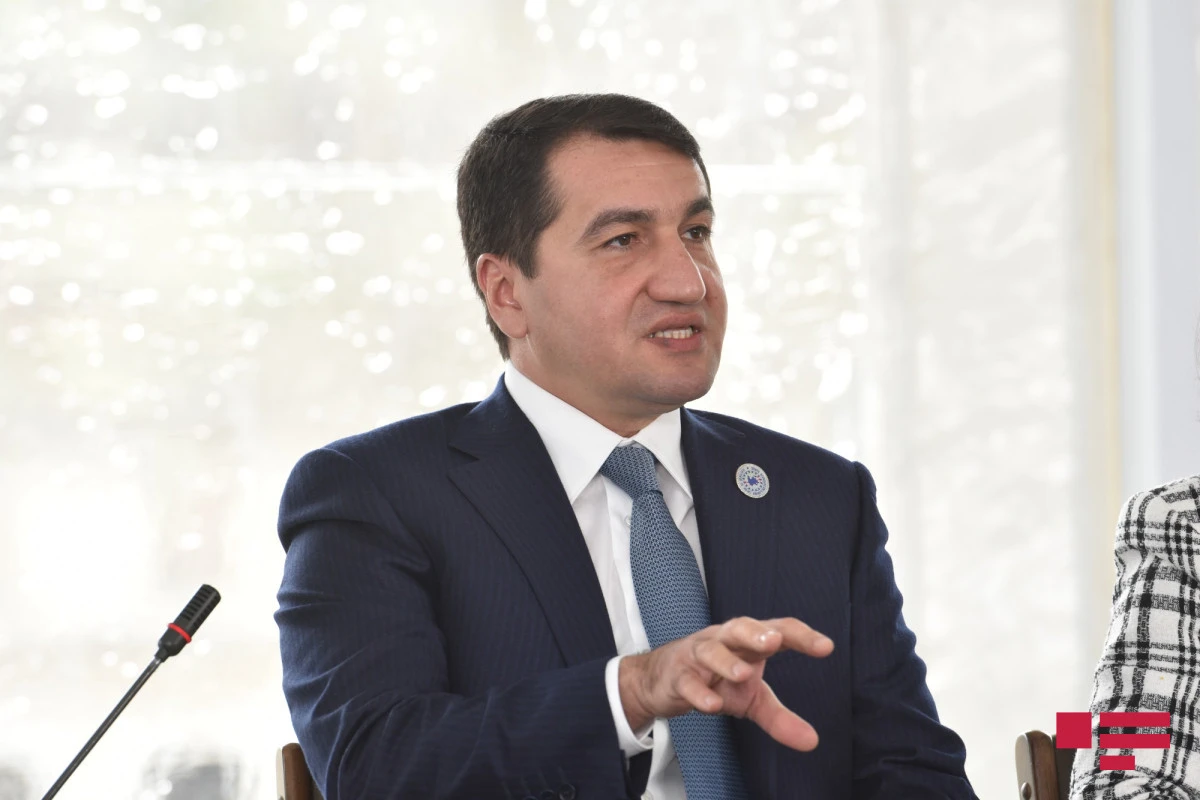 Hikmət Hacıyev: “Azərbaycan heç kimi Qarabağı tərk etməyə məcbur etmir”