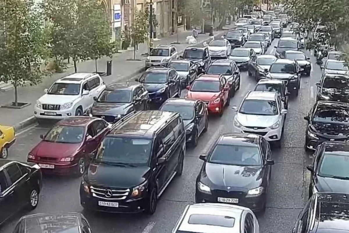 Bakıda bu yollarda tıxac var - SİYAHI