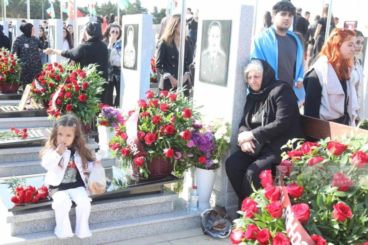 Ağlama, ana, sənin oğlun qəhrəmandır - FOTOREPORTAJ