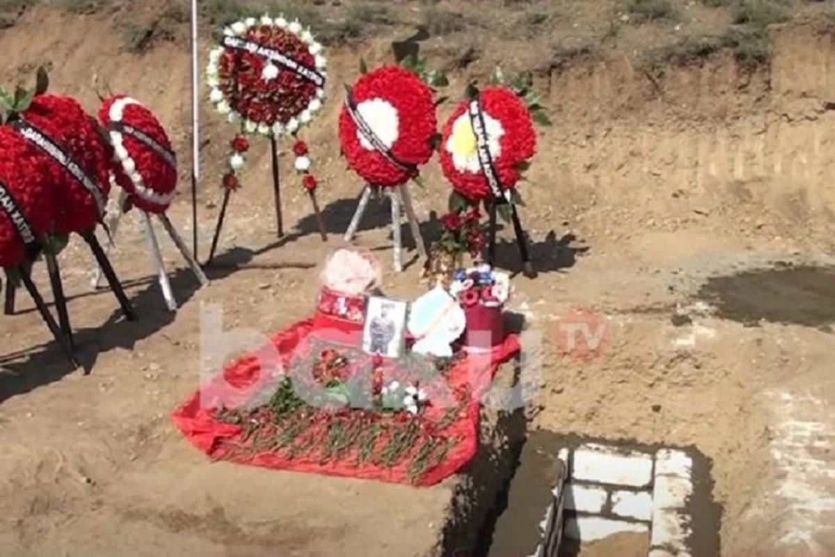 İntihar edən Arzunun nəşi sevgilisi şəhid Vəli Mustafayevin yanında dəfn edildi - VİDEO