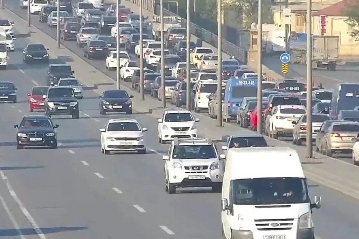 На ряде дорог Баку наблюдаются пробки - СПИСОК