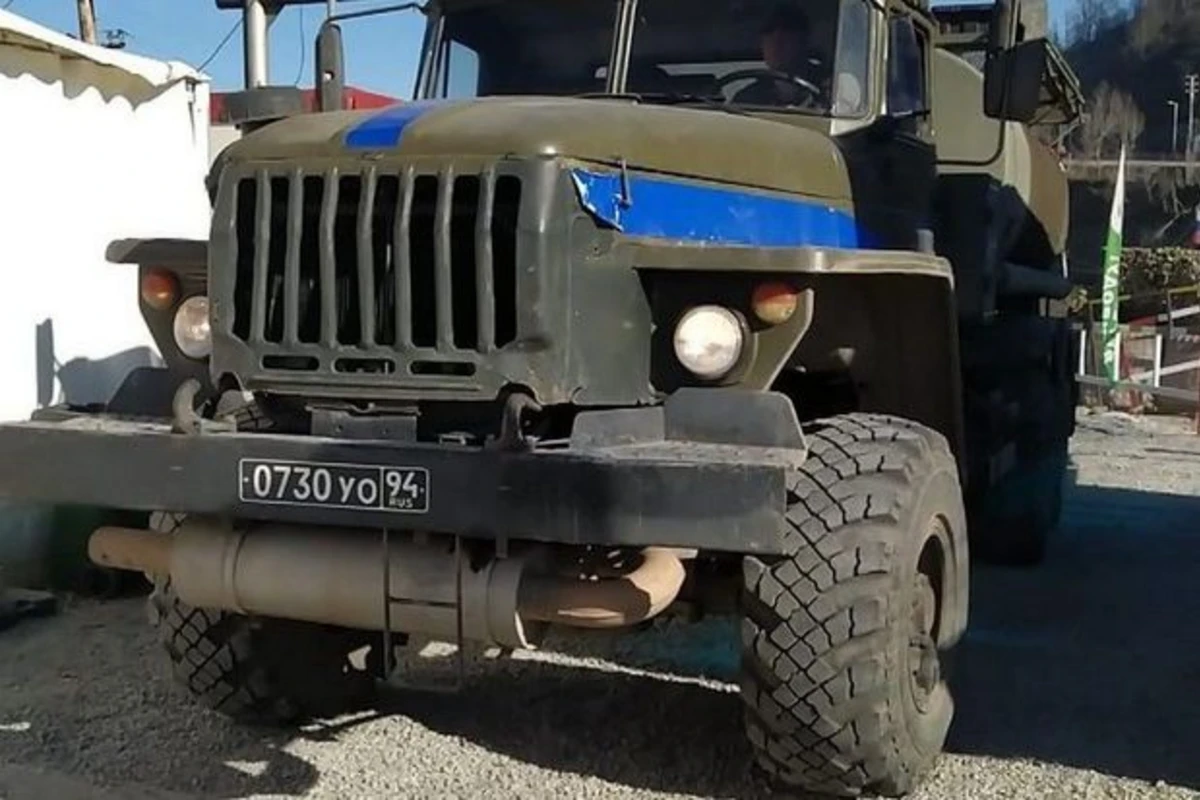 Şuşada sülhməramlıların “KamAZ”ı aşıb, ermənilərə məxsus avtomobillərdə yanğın olub